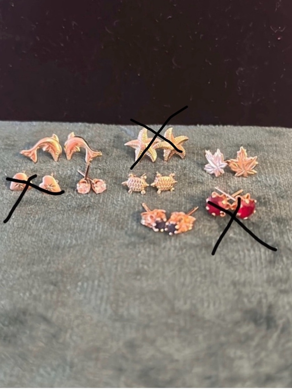 winner's choice 14k solid gold stud earrings one pair
